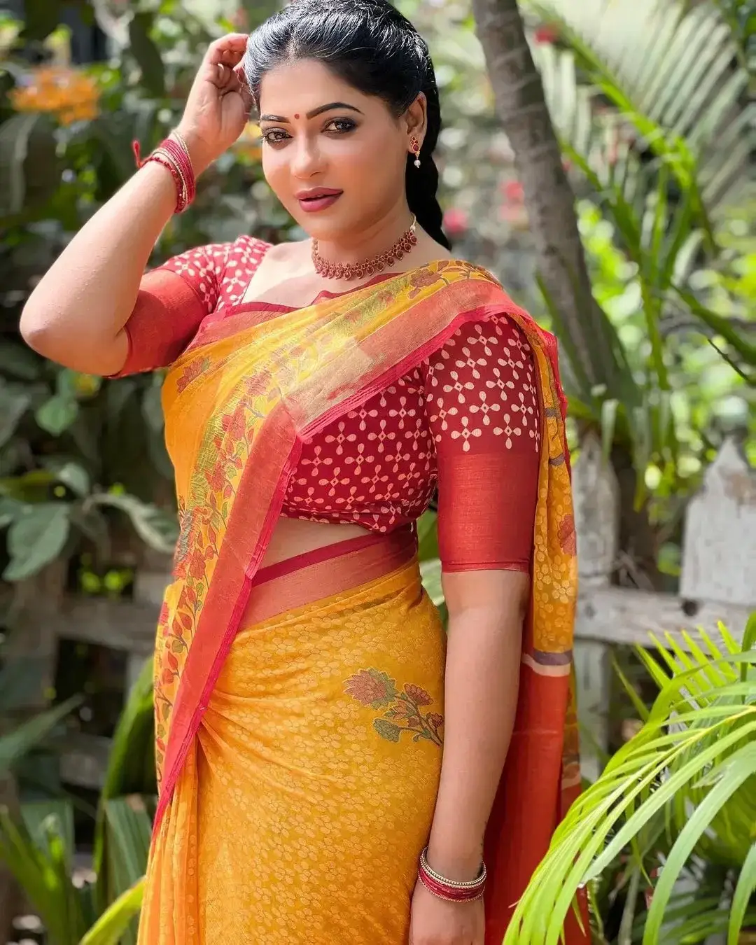 Beautiful Indian Queen Reshma Pasupuleti in Yellow Saree